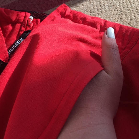 Red wind breaker - Picture 3 of 8